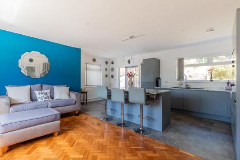 Lounge Kitchen