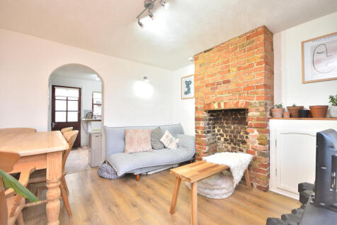 10 grove place loung