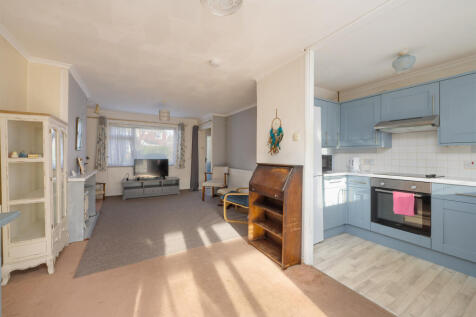 Sitting Room/Dining Area