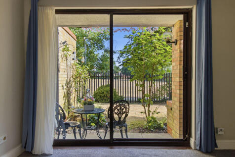 Lounge/view patio
