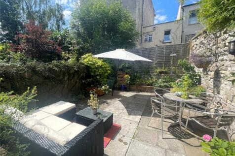 Howard Independent Estate Agents are pleased to introduce this four bedroom property in Kingsdown with private garden and garage. The ground floor accommodation comprises; entrance hallway, garage wit