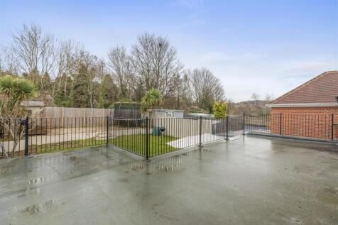 7 Guinions Rd, HP13 7NT-22.jpg