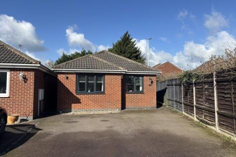 2 bedroom detached (bungalow) at Homefield Road, S