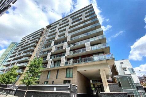 AVAILABLE JUNE. A lovely studio apartment located within the impressive Spectrum Development in Manchester City Centre. Fully Furnished to a high standard and newly decorated with a fully fitted kitch