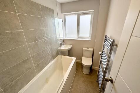 9 Woodger Close -...