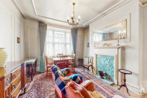Double bedroom/lounge