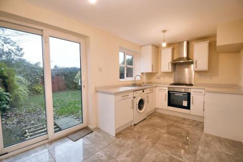 3 bed, 1 bath Semi-Detached in Manchester - Photo 3