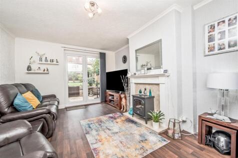 Living / Dining Room: