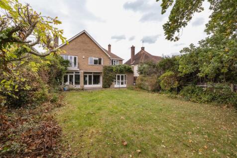 The Warren Drive, E11