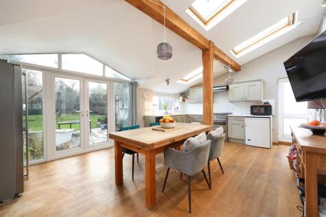 10 Oakwood Road 9.JPG