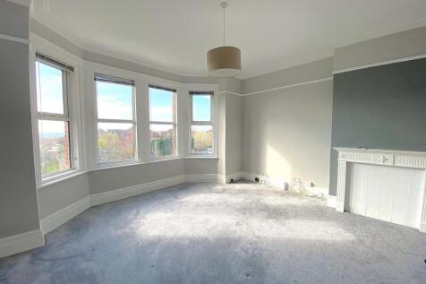 122 Dorset Rd - Lounge1.jpg
