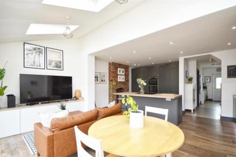 Open Plan Kitchen / Diner / Family Room