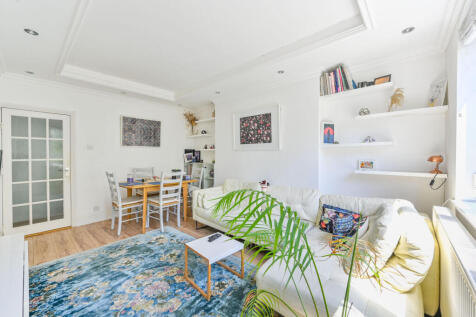 ZERO DEPOSIT AVAILABLE. LONG LET. Bright and well presented two bedroom flat featuring dual balconies, a modern kitchen, spacious reception and leafy outlook, set within a well kept purpose built bloc