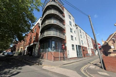 Avery Residential are proud to offer this furnished one bedroom apartment located in the Jewellery Quarter. *NEW BEDROOM FURNITURE INCLUDING - BED & MATTRESS, WARDROBE AND DRAWS REPLACING EXISTING FUR