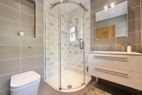 Bedroom 1 Ensuite.jpg