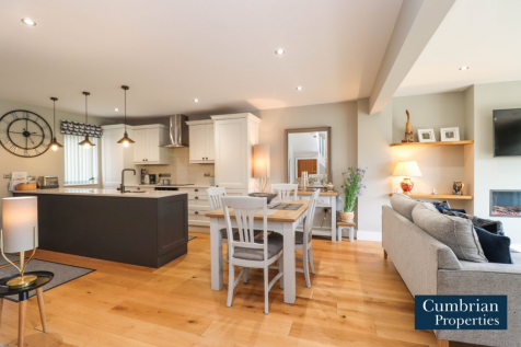 Open Plan Dining Lounge & Kitchen