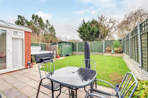 6 HIGHCLIFFE WAY WICKFORD-18dp.jpg