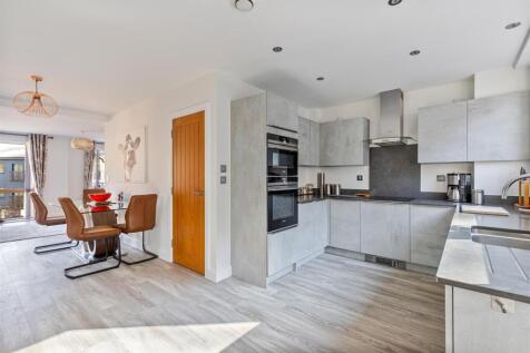 A15 - 18 Baltic Way Totnes - 250926.jpg