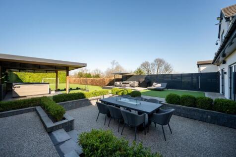 5 bed, 4 bath Detached in Sheffield - Photo 3