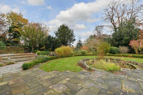 5 bed, 3 bath Detached in Sheffield - Photo 38