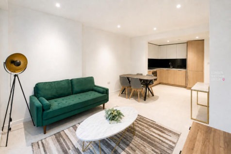 Studio | Gym | Private Cinema | Co-Working Space | Concierge | Whitechapel Situated on the 2nd floor of Bouchon Point within the prestigious Silk District development, this beautifully presented Studi