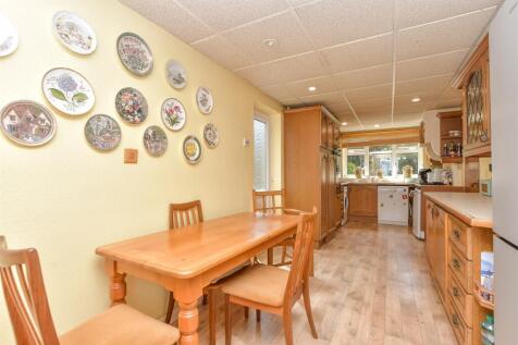 Kitchen/ Breakfast Room