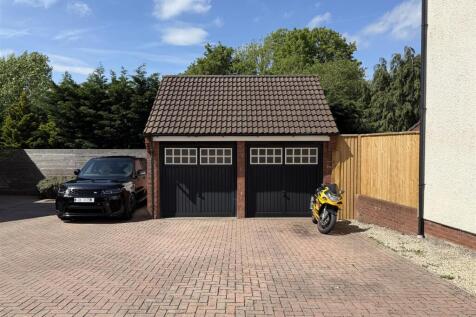 Driveway/Garage