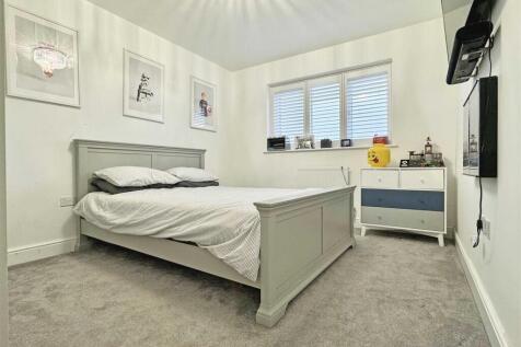 Bed 2.jpg