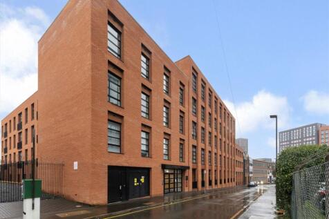 Available 17th July. Modern apartment in historic Gunsmith House, central Birmingham. Features stylish interiors, high ceilings, and large windows. Prime location near city center and transport links.