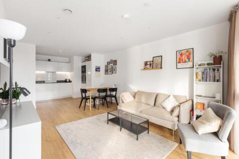 094A3902