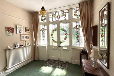 LARGE RECEPTION HALL