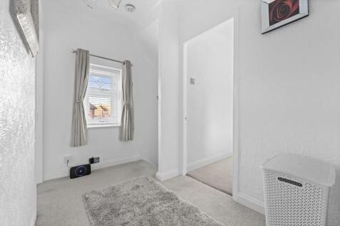 7 Lincoln Road, B...