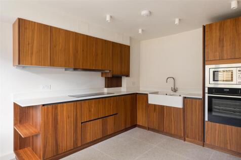 Churchfields, E18