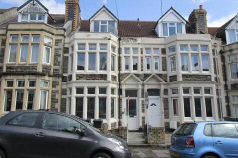 This 1st and 2nd/top floor maisonette is housed in a period building & situated in a quiet location within Redland/Westbury Park borders with some lovely independent shops locally. Offering one double
