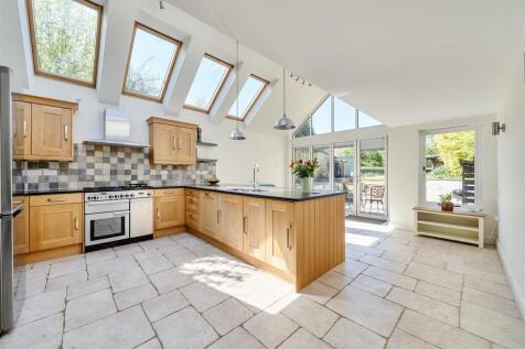 Kitchen/dining/family room
