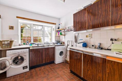 4 bed, 4 bath Detached in Glasgow - Photo 24
