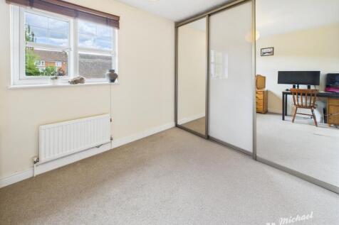 CAM02773G0-PR0329-STILL019