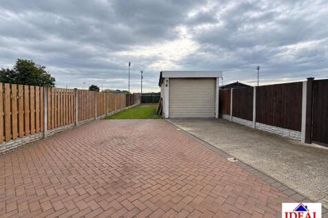 property_driveway.jpg