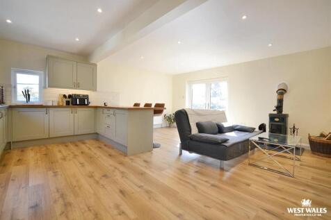 Kitchen / Living Area