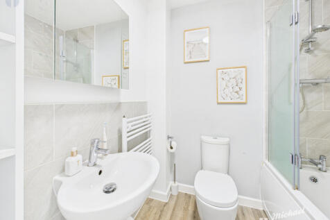 CAM03852G0-PR0483-STILL013