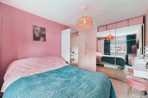 CAM02127G0-PR0297-STILL017