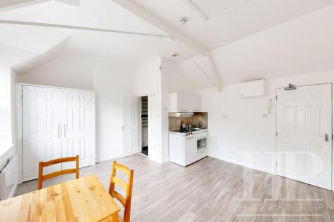 Flat in RH11 7AS