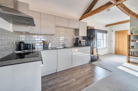 Flat 3, 64 High Street, Blisworth