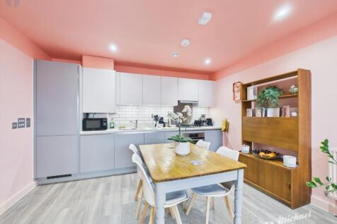 CAM03218G0-PR0568-STILL006