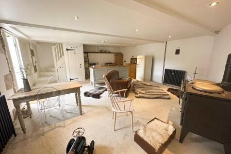 OPEN PLAN LIVING/DINING KITCHEN