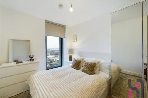 Fully Furnished Apartments
Situated in the heart of MediaCityUK
Onsite residents gym
Onsite cinema room
Co-working spaces
Tenant loyalty card exclusive
Secure entry system