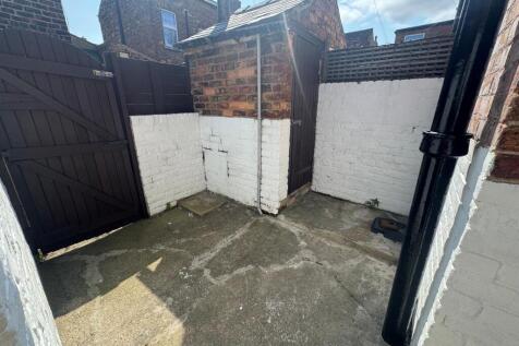 Rear Yard 2.jpg