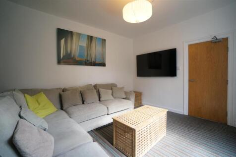 7 Bedroom House in LL57 2PU