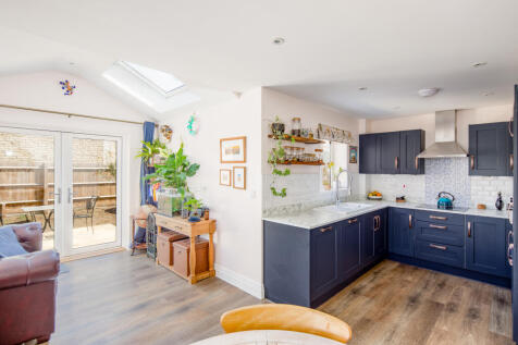 Kitchen-Diner-Family