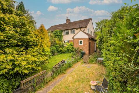 28 Highwood Crescent-13.jpg